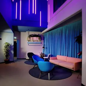 מלון Stay Hotel